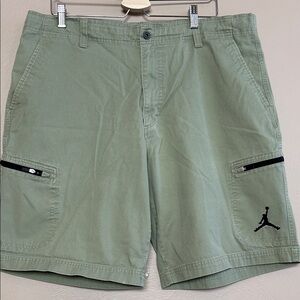 Vintage Nike Air-Jordan Men's Olive Cargo Shorts. Elephant Print-Jump Men Sz 38.